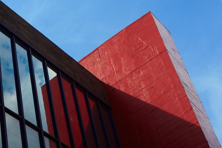 Lina's Red:  Explore the Use of  the Color as Prominent Element in Lina Bo Bardi's Works - Featured Image